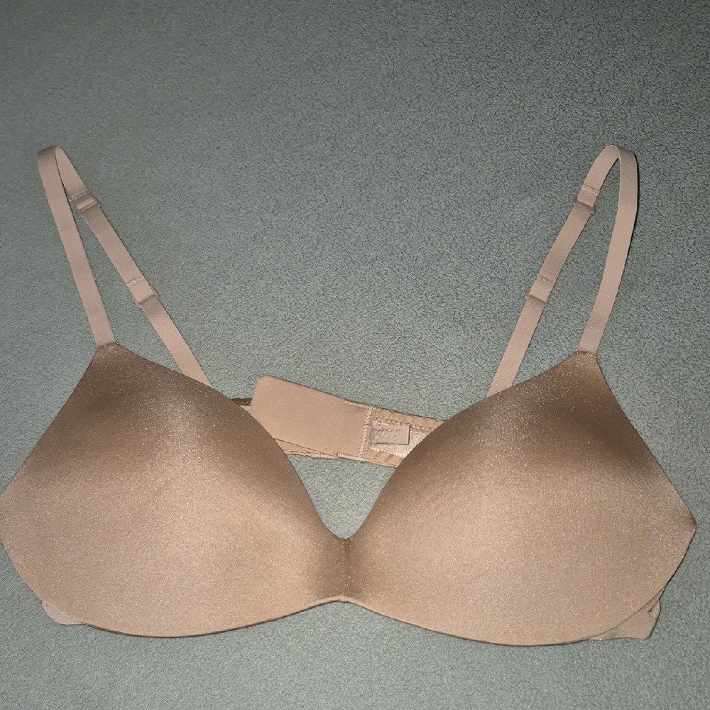 SKIMS Tan Wireless Bra 36B